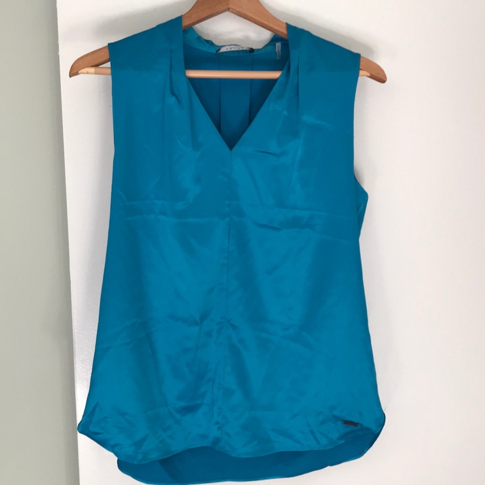 Tahari turquoise satiny sleeveless blouse